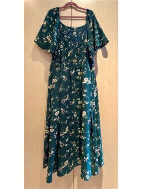 BloomChic hunter green floral maxi dress, smocked bodice, US sz 28